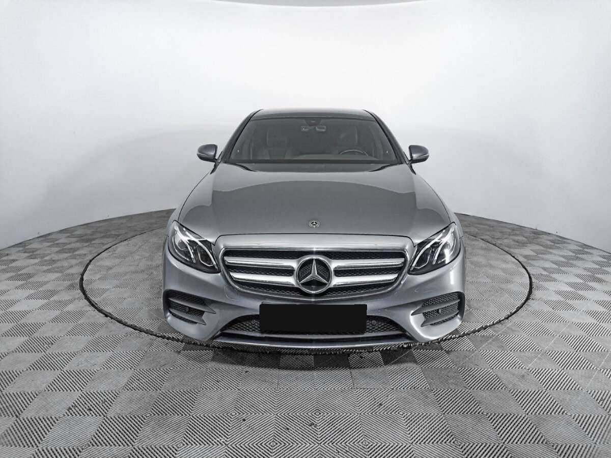 Б/У Мерседес-Бенц Е-Класс 2019 года. Фото: #1