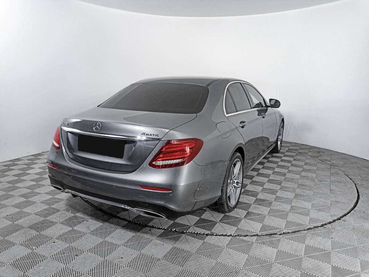 Б/У Мерседес-Бенц Е-Класс 2019 года. Фото: #4