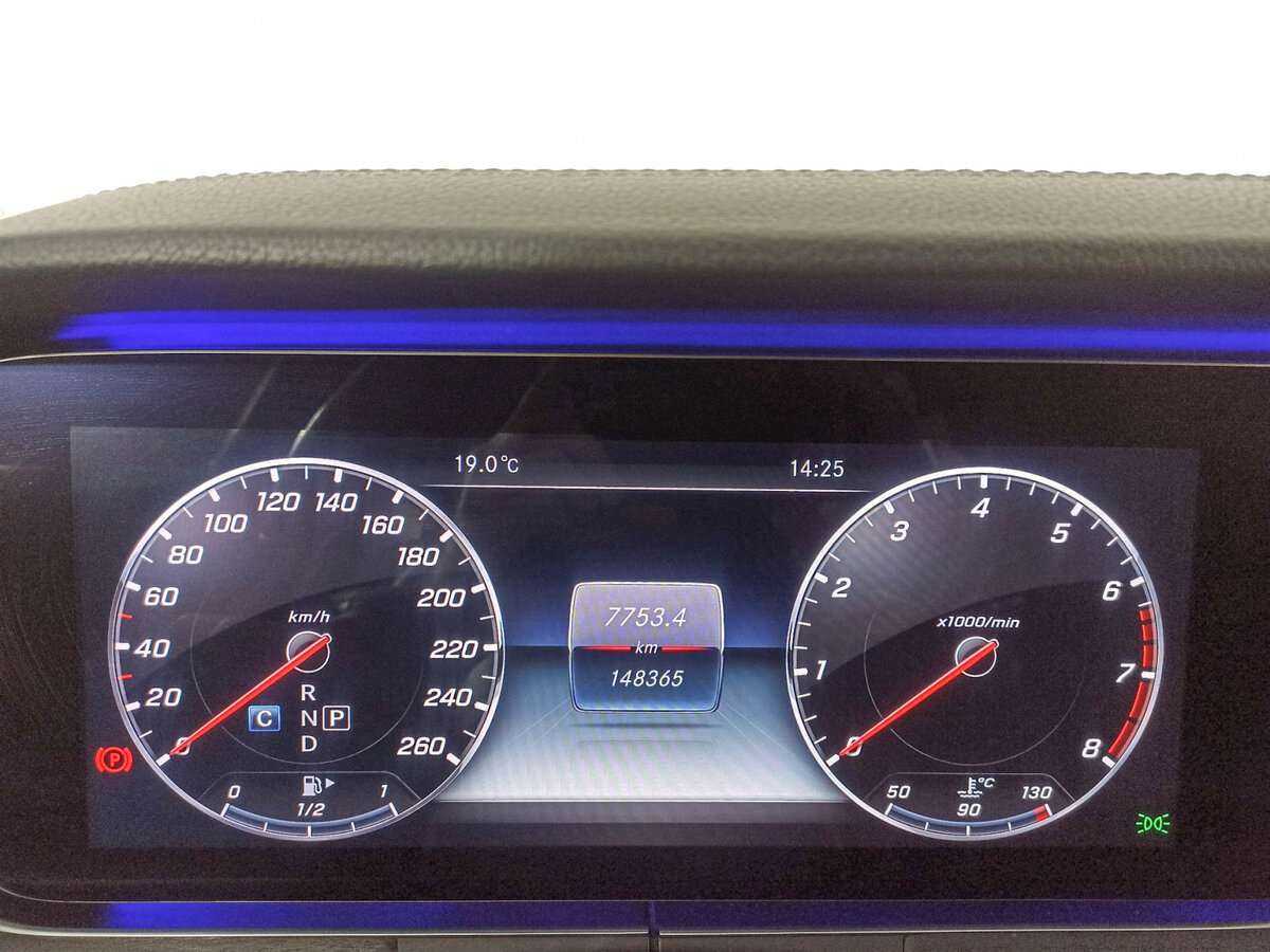 Б/У Мерседес-Бенц Е-Класс 2019 года. Фото: #10