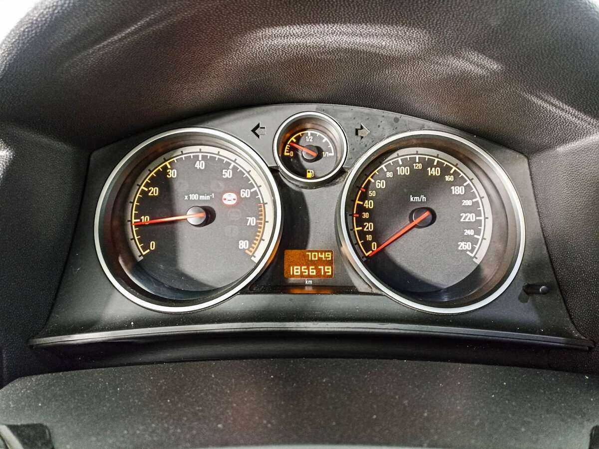 Б/У Опель Астра 2011 года. Фото: #10