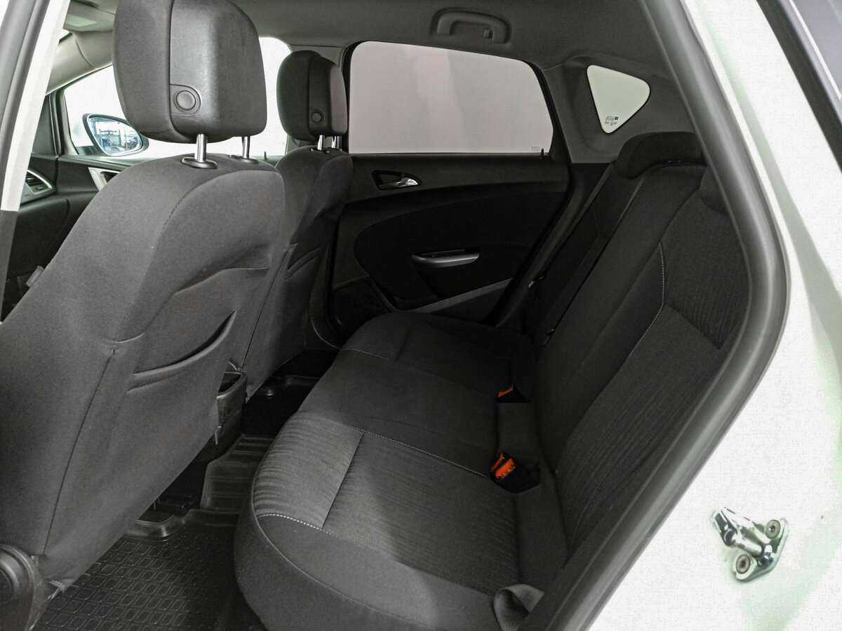 Б/У Опель Астра 2011 года. Фото: #11