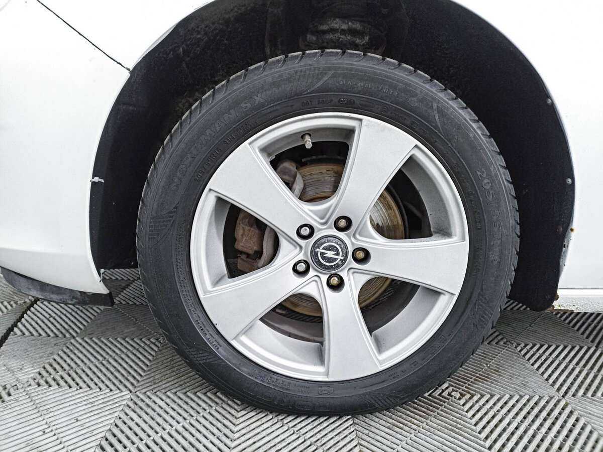 Б/У Опель Астра 2011 года. Фото: #17