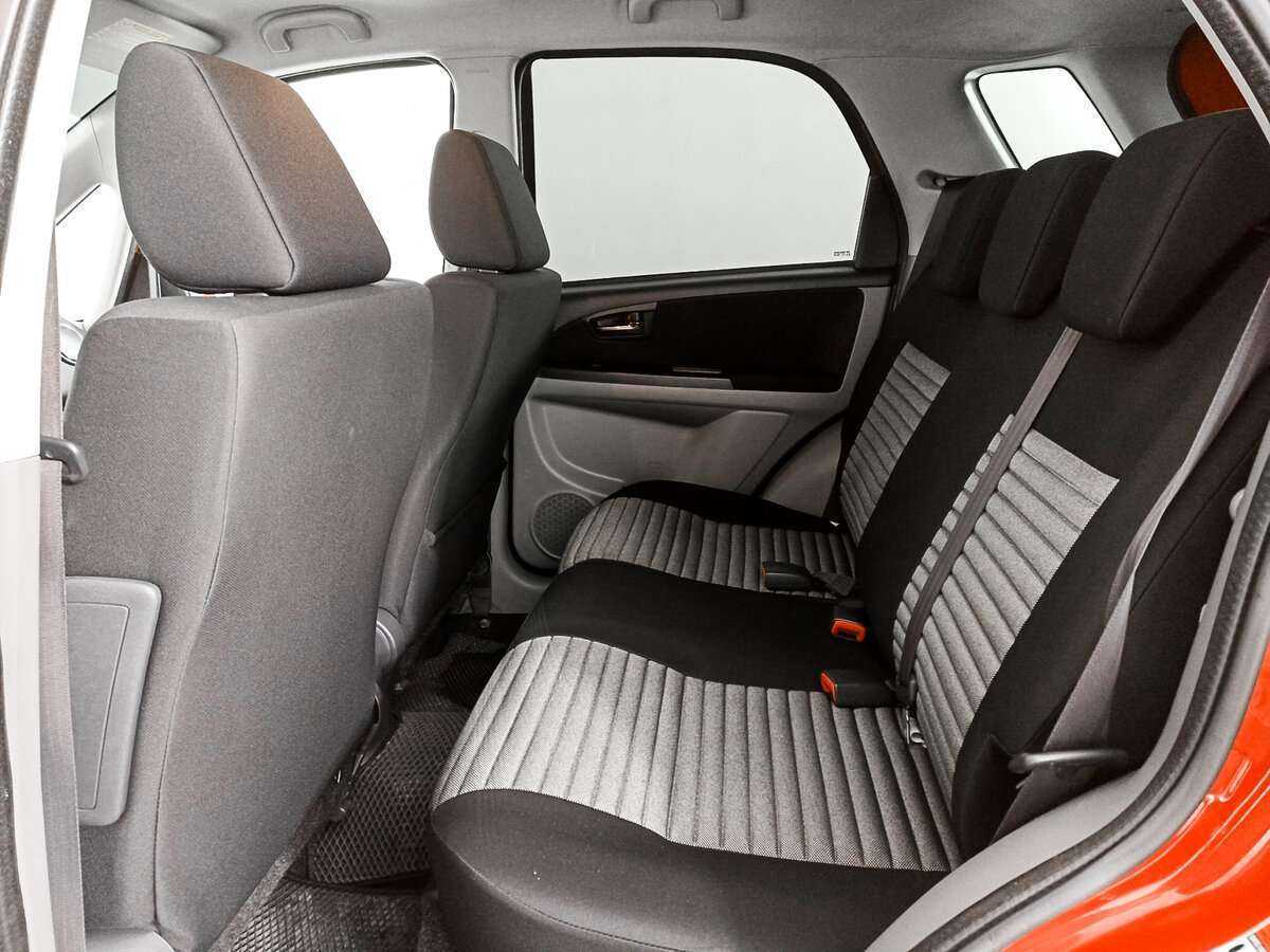 Б/У Сузуки С-Икс4 2011 года. Фото: #8