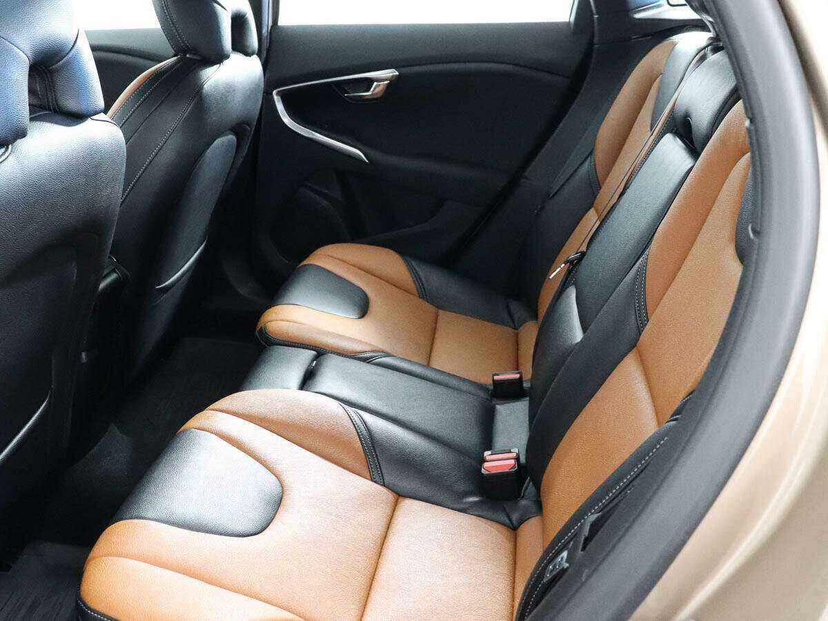 Б/У Вольво В40 Кросс Кантри 2015 года. Фото: #8