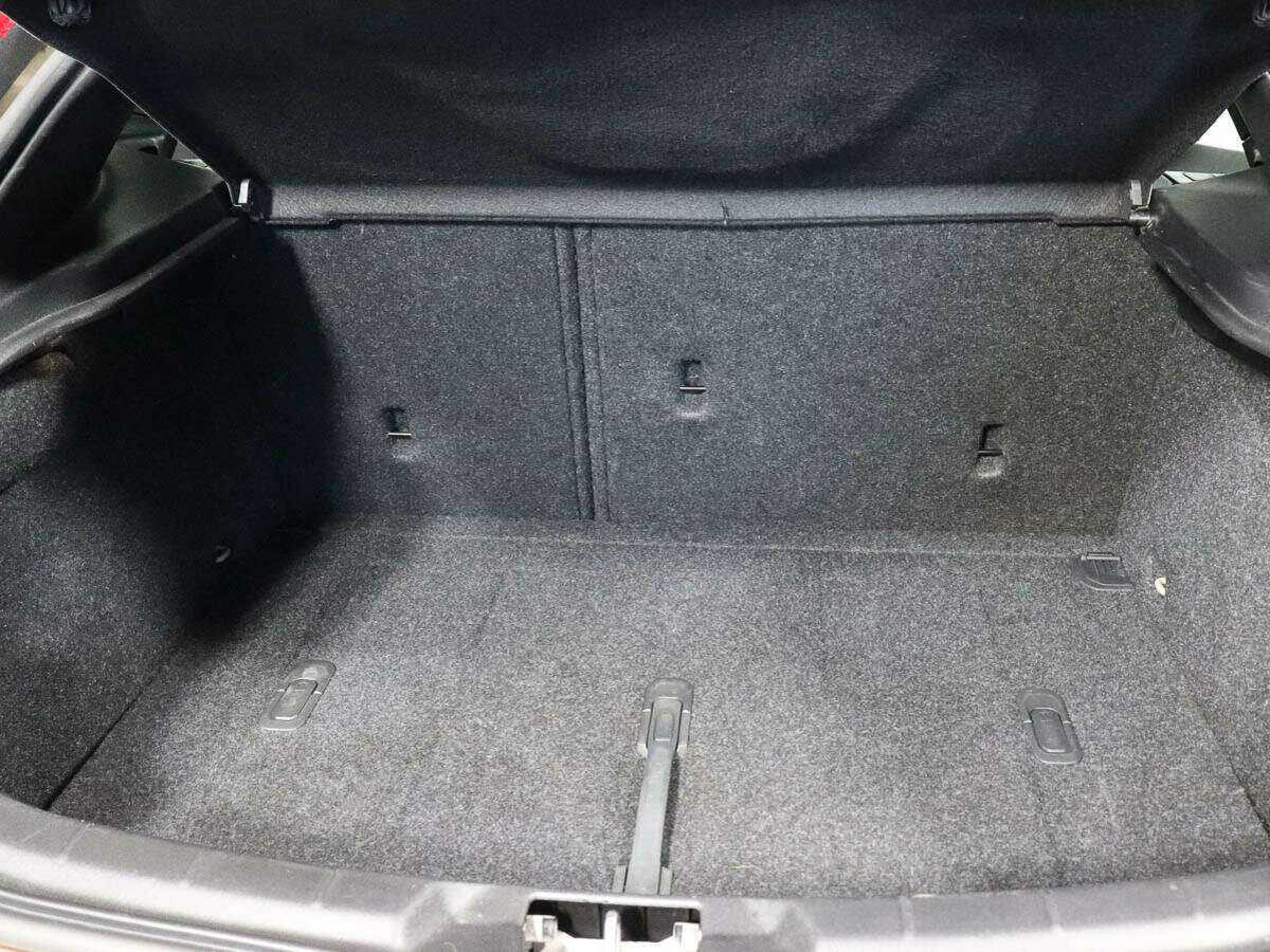 Б/У Вольво В40 Кросс Кантри 2015 года. Фото: #15