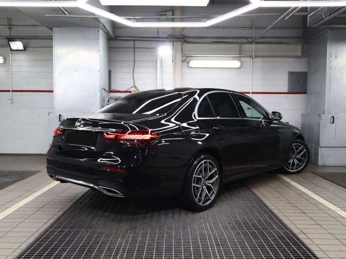 Б/У Мерседес-Бенц Е-Класс 2021 года. Фото: #1