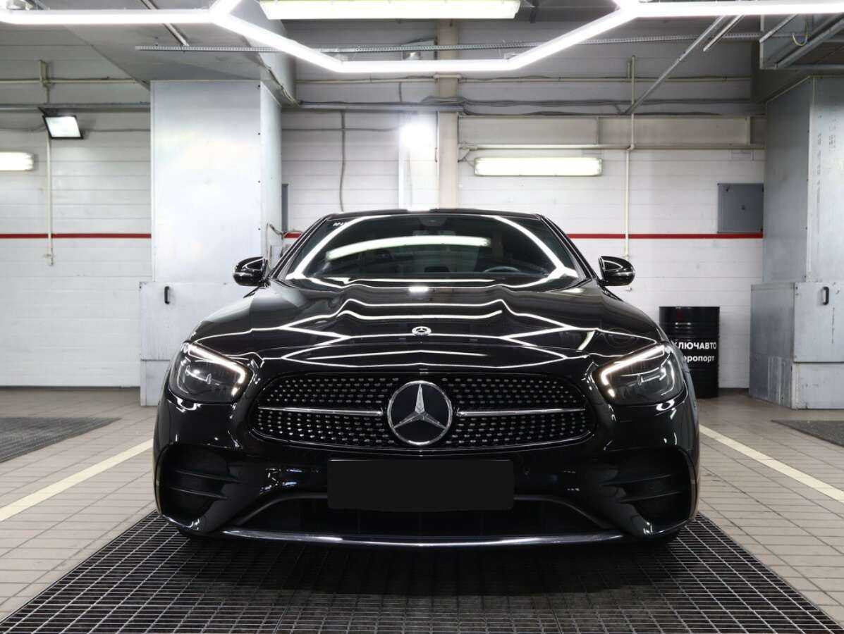 Б/У Мерседес-Бенц Е-Класс 2021 года. Фото: #2