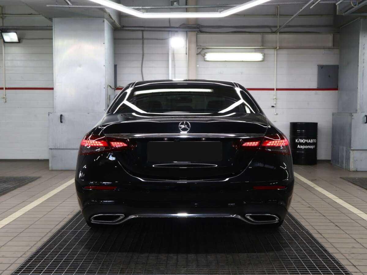 Б/У Мерседес-Бенц Е-Класс 2021 года. Фото: #3