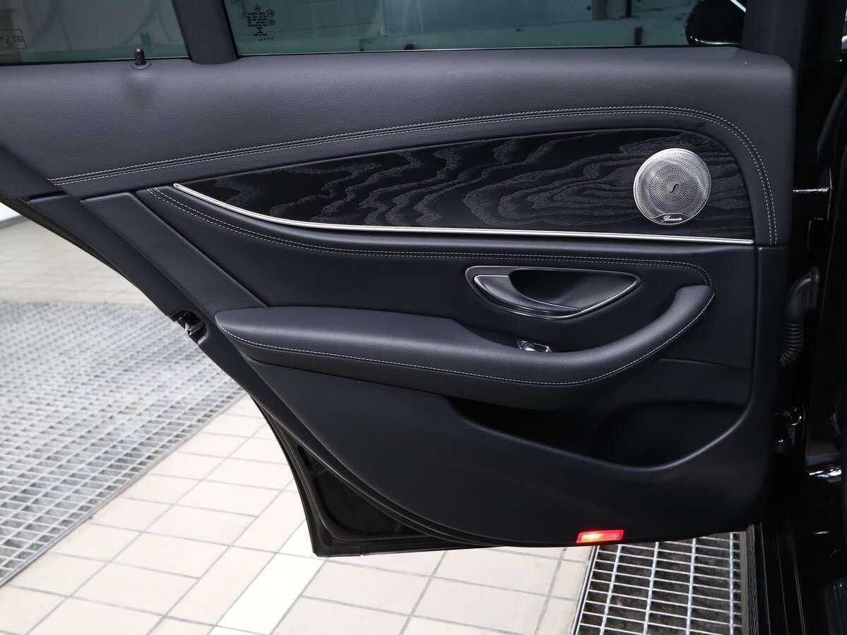 Б/У Мерседес-Бенц Е-Класс 2021 года. Фото: #8