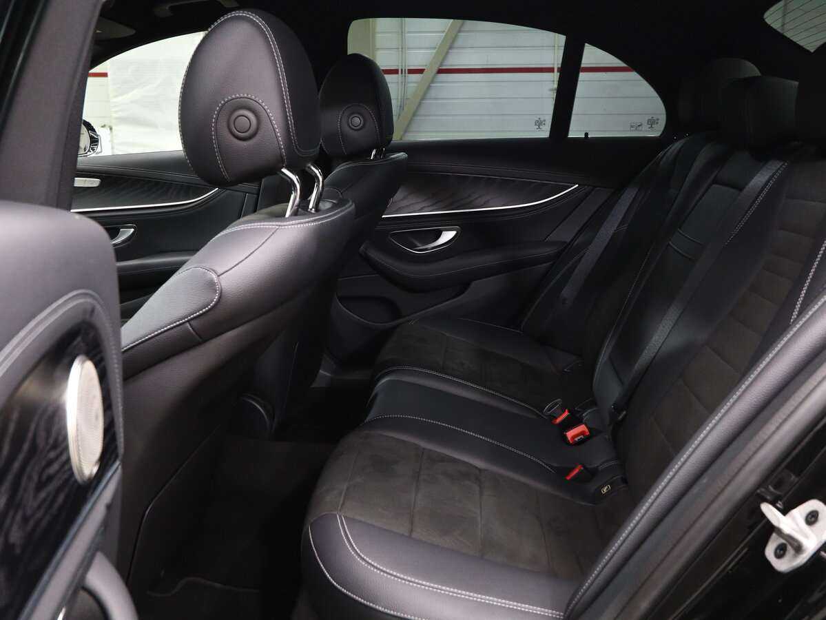 Б/У Мерседес-Бенц Е-Класс 2021 года. Фото: #9