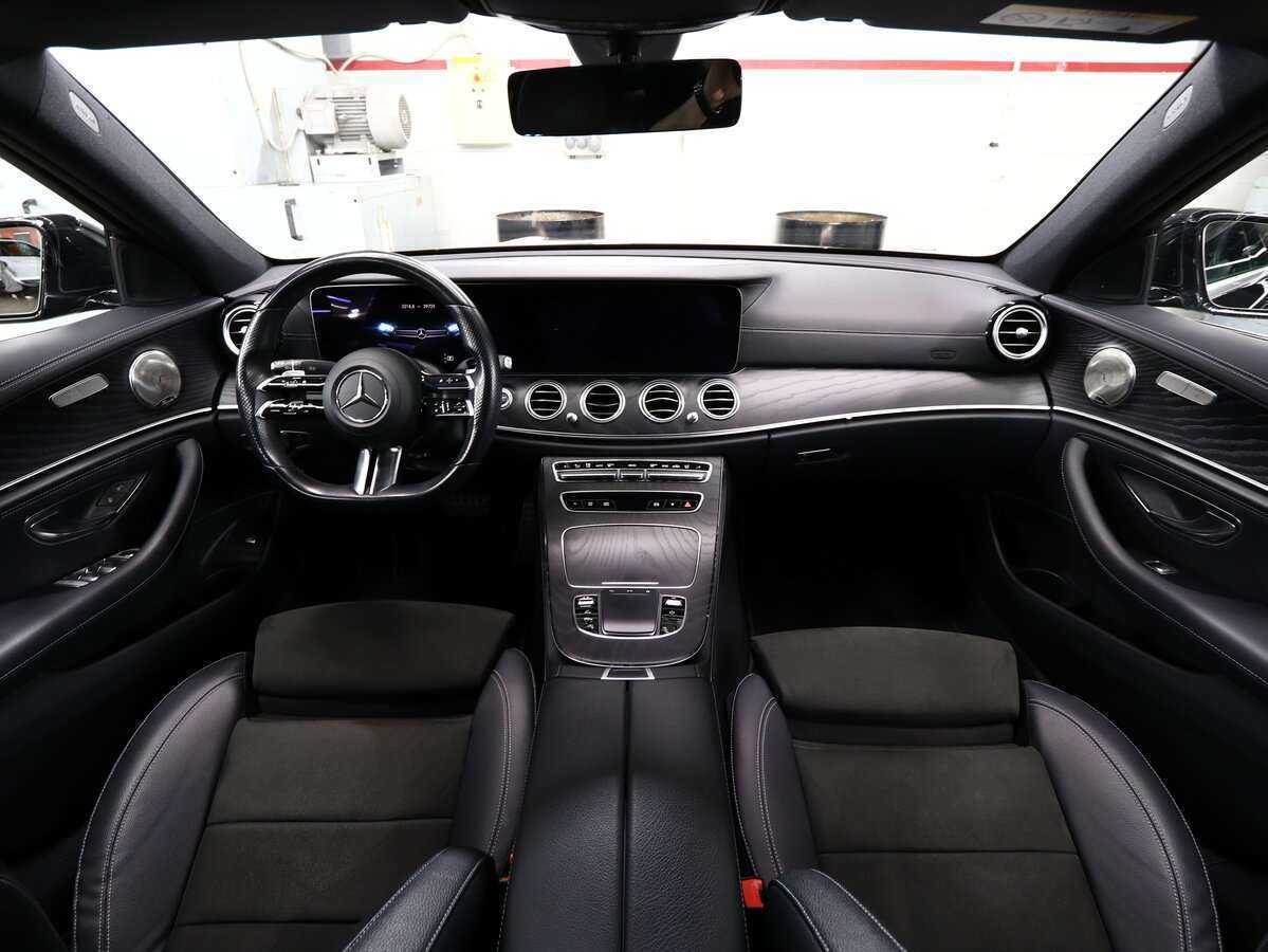 Б/У Мерседес-Бенц Е-Класс 2021 года. Фото: #13