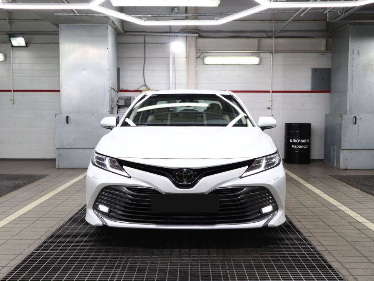 Б/У Тойота Камри 2021 года. Фото: #2