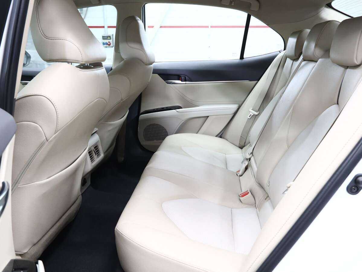 Б/У Тойота Камри 2021 года. Фото: #11