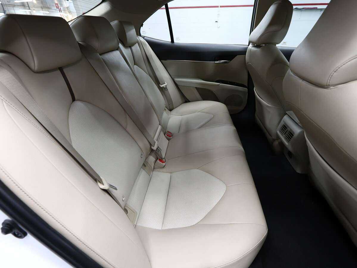 Б/У Тойота Камри 2021 года. Фото: #14