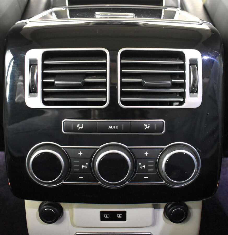 Б/У Лэнд Ровер Рэнж Ровер 2015 года. Фото: #15