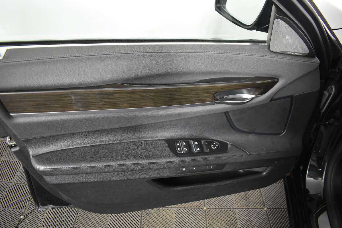 Б/У БМВ 7 серии 2014 года. Фото: #12