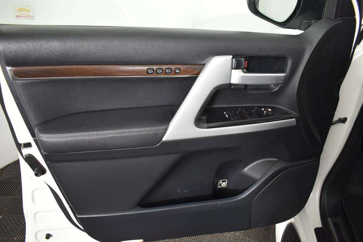 Б/У Тойота Лэнд Крузер 2016 года. Фото: #14