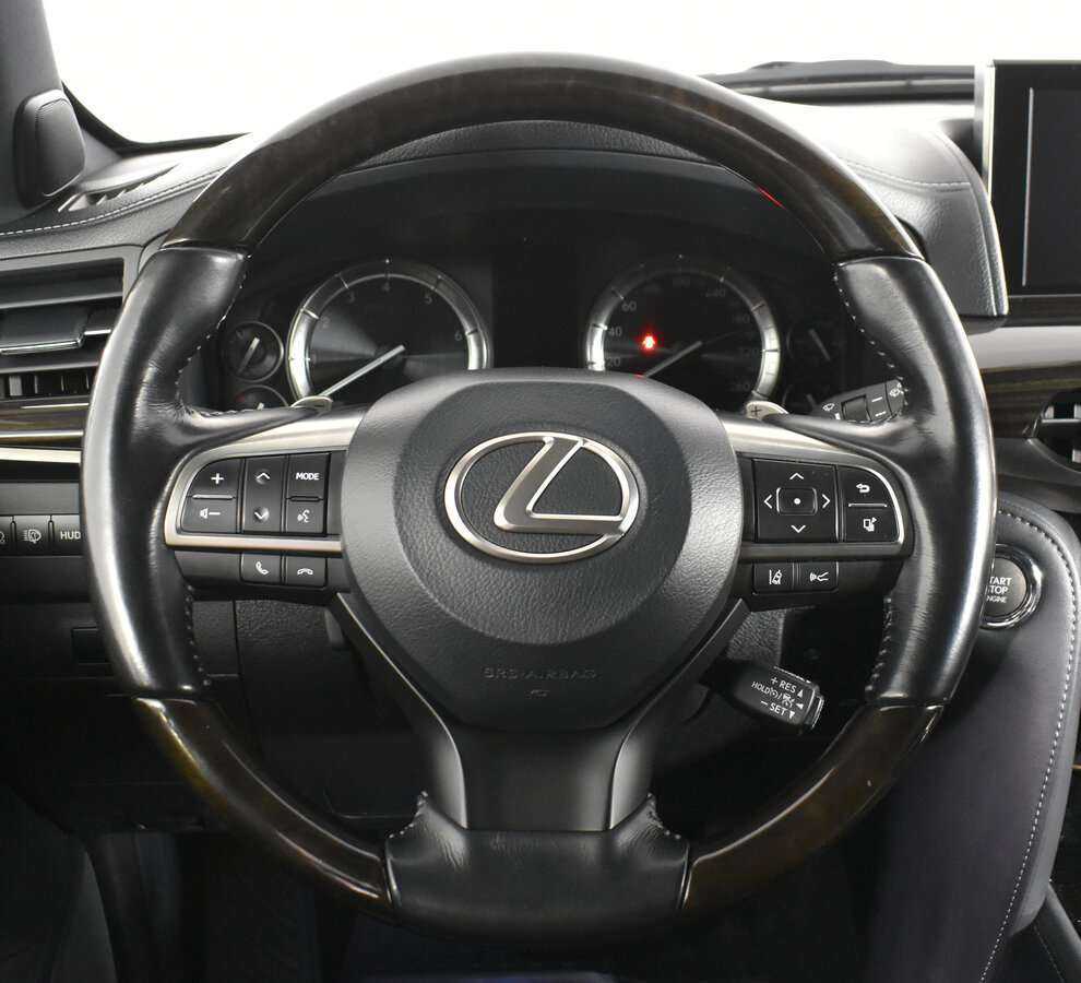 Б/У Лексус Л-Икс 2016 года. Фото: #7