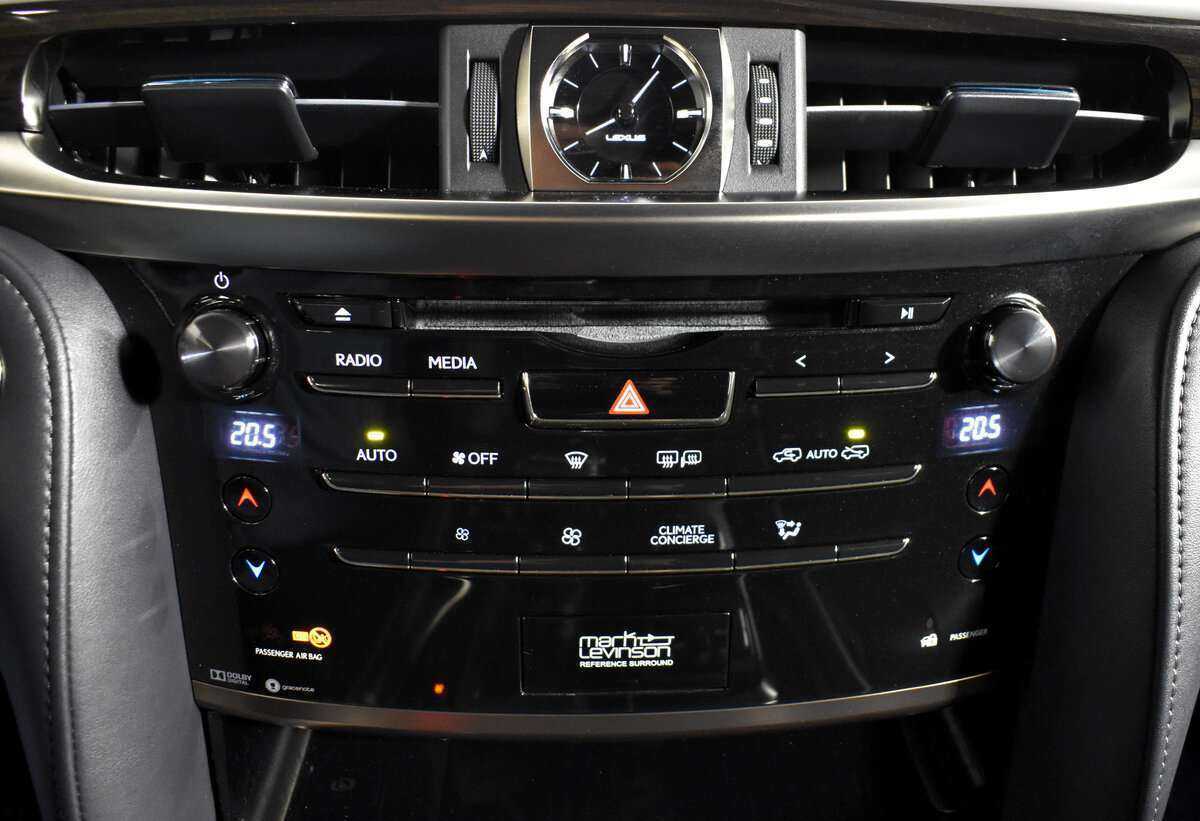 Б/У Лексус Л-Икс 2016 года. Фото: #13