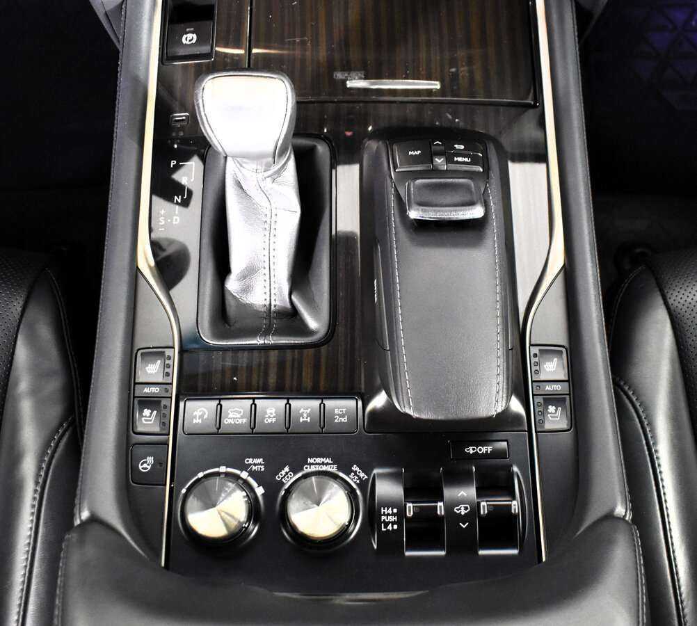 Б/У Лексус Л-Икс 2016 года. Фото: #14