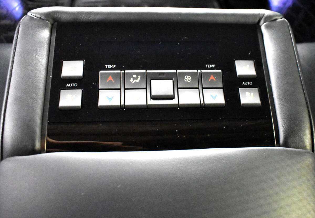 Б/У Лексус Л-Икс 2016 года. Фото: #17