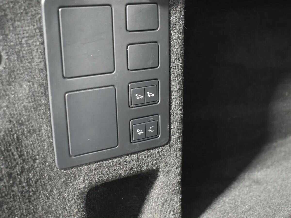 Б/У Лэнд Ровер Дискавери 2018 года. Фото: #5