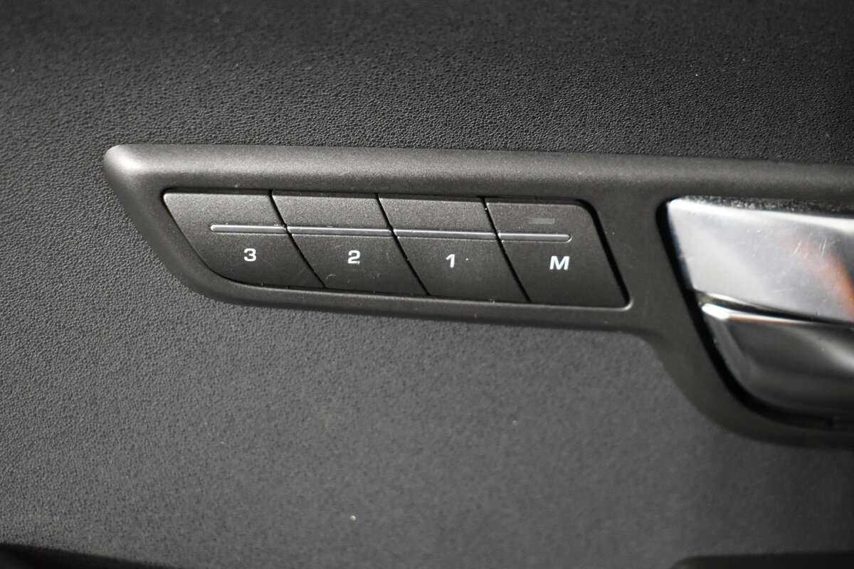 Б/У Лэнд Ровер Рэнж Ровер Эвок 2012 года. Фото: #22