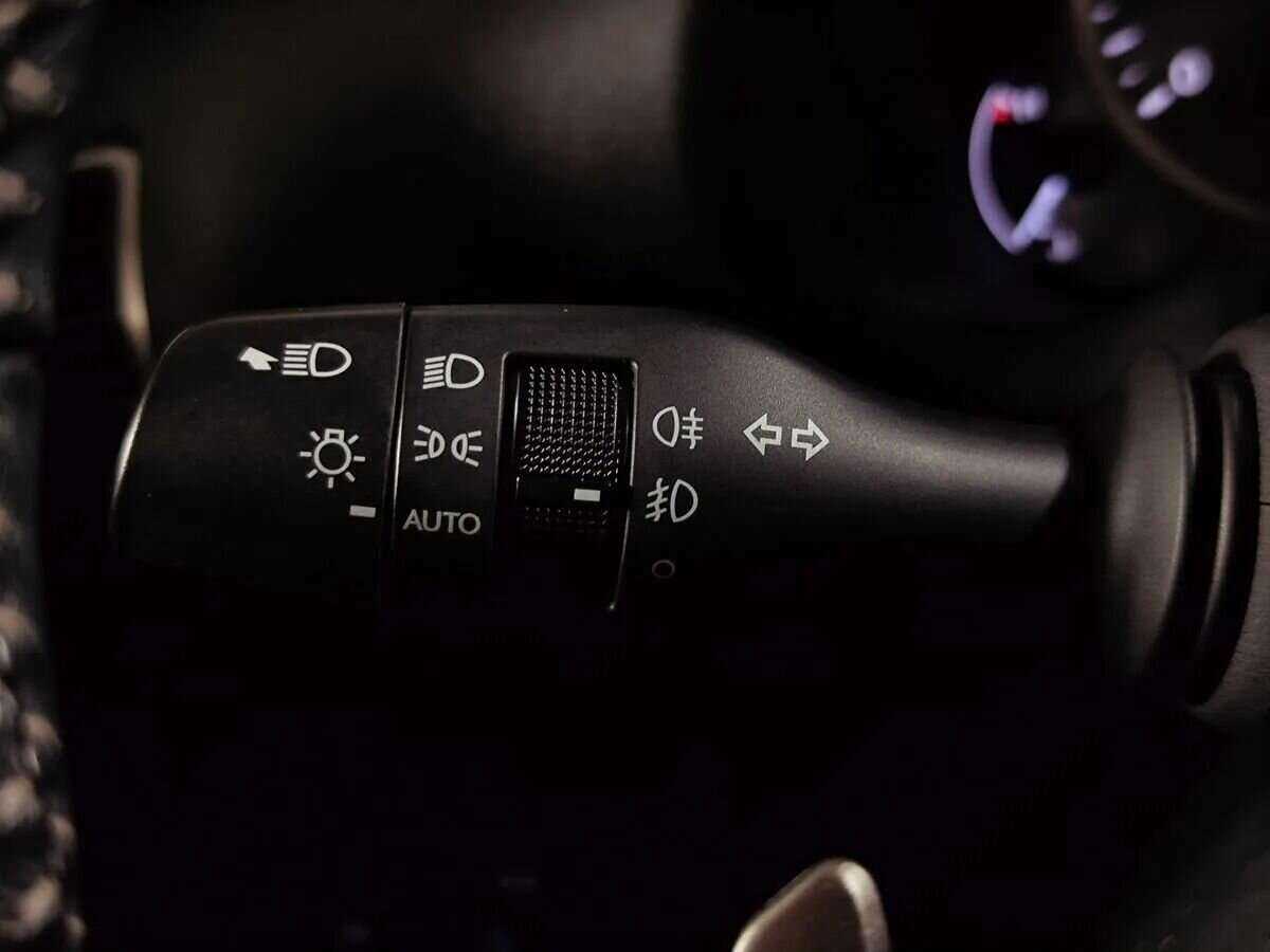 Б/У Лексус Н-Икс 2018 года. Фото: #17