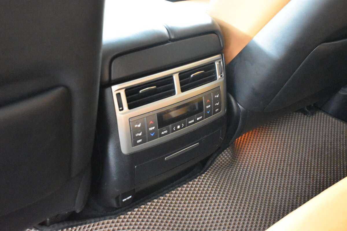 Б/У Лексус Л-Икс 2013 года. Фото: #6