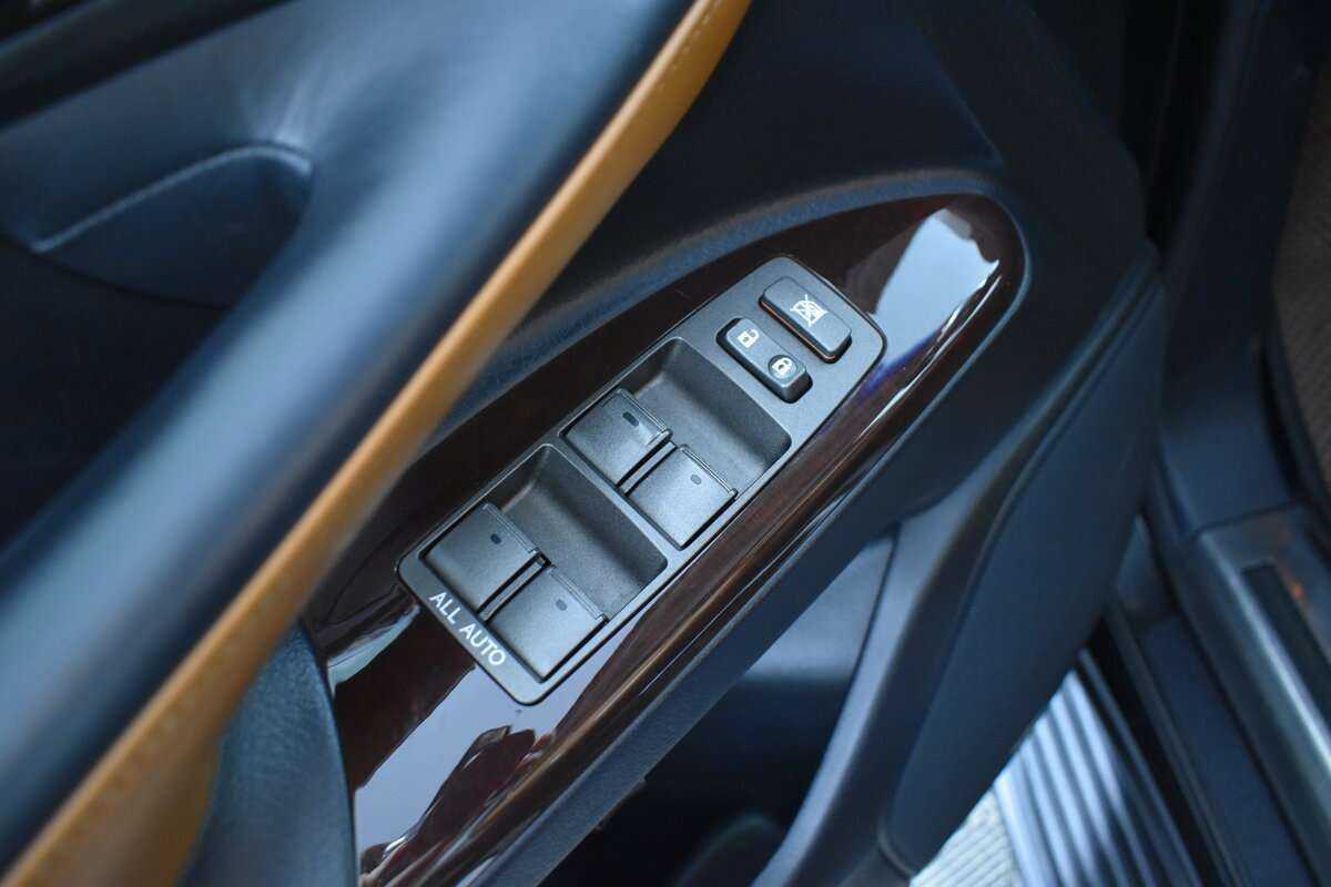 Б/У Лексус Л-Икс 2013 года. Фото: #8