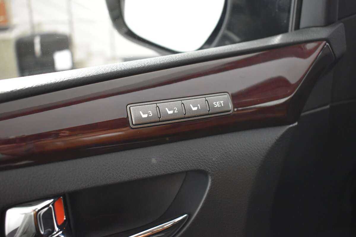 Б/У Лексус Л-Икс 2013 года. Фото: #9