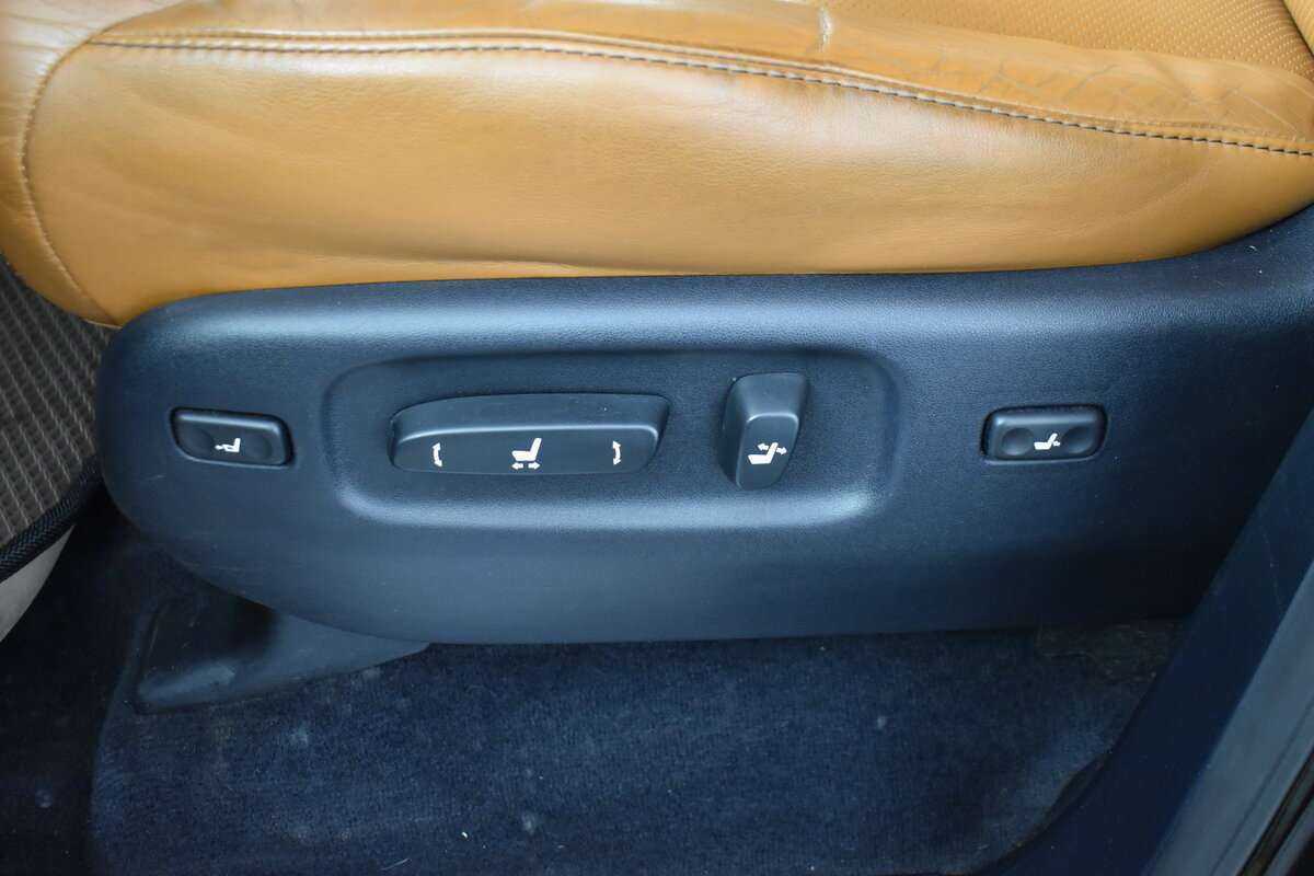 Б/У Лексус Л-Икс 2013 года. Фото: #10