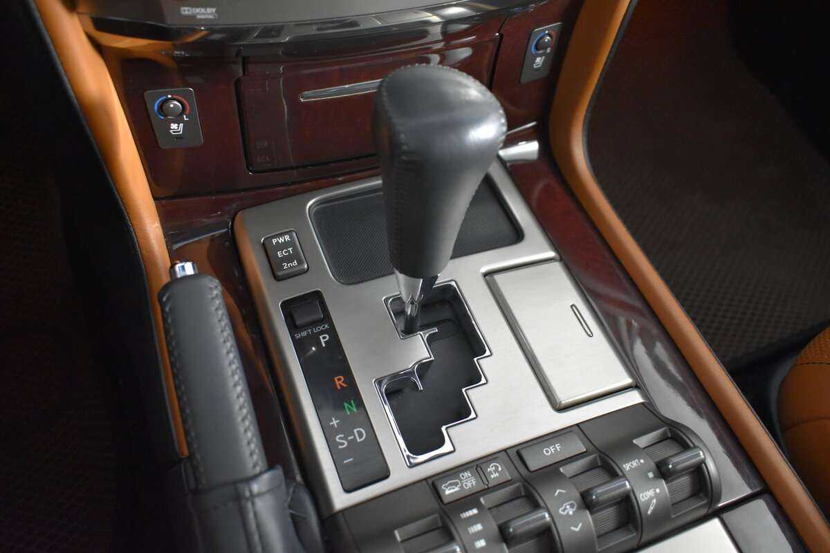 Б/У Лексус Л-Икс 2013 года. Фото: #18