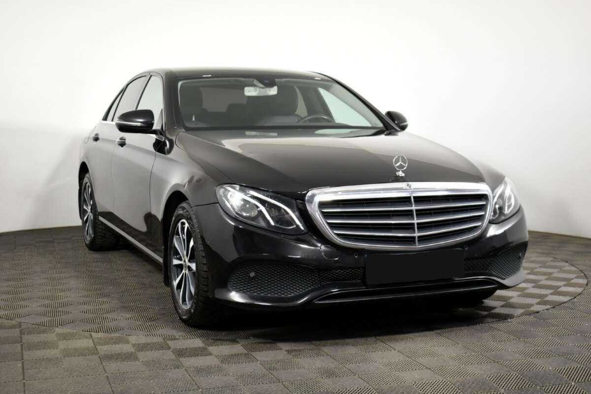 Б/У Мерседес-Бенц Е-Класс 2018 года. Фото: #2