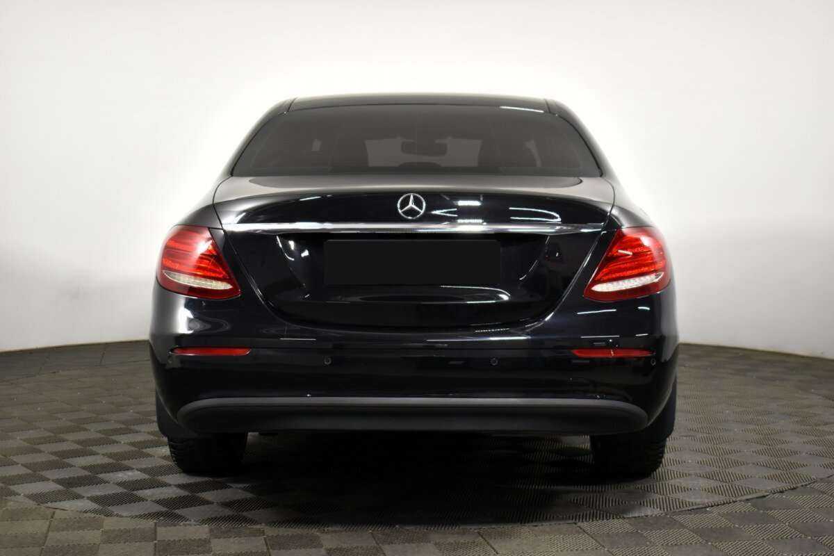 Б/У Мерседес-Бенц Е-Класс 2018 года. Фото: #4