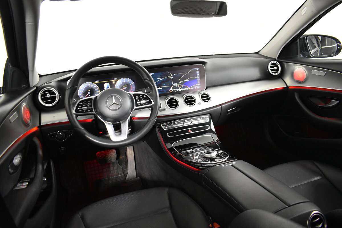 Б/У Мерседес-Бенц Е-Класс 2018 года. Фото: #8