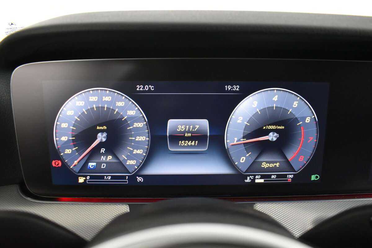 Б/У Мерседес-Бенц Е-Класс 2018 года. Фото: #12