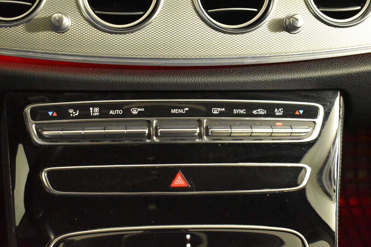 Б/У Мерседес-Бенц Е-Класс 2018 года. Фото: #17