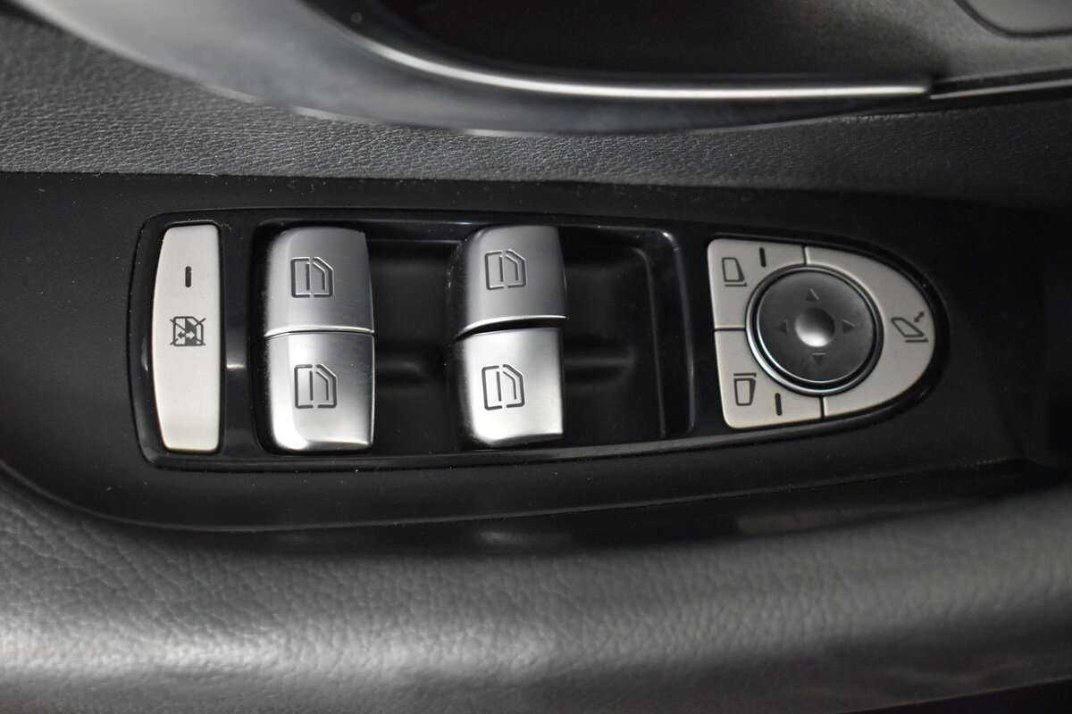 Б/У Мерседес-Бенц Е-Класс 2018 года. Фото: #21