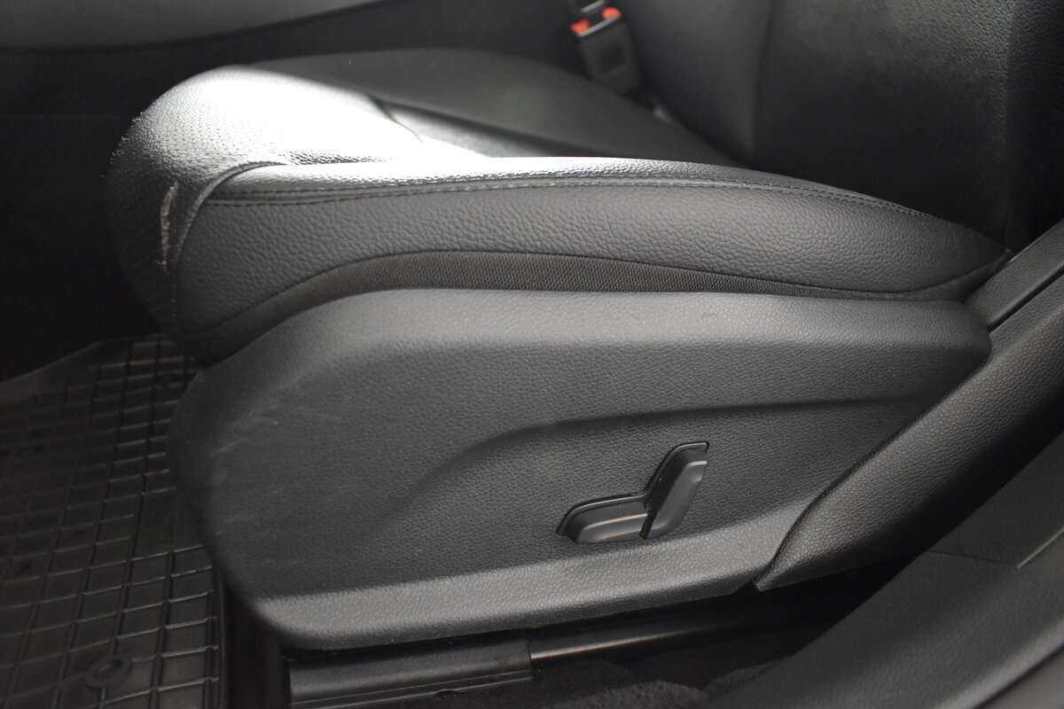 Б/У Мерседес-Бенц Е-Класс 2018 года. Фото: #23