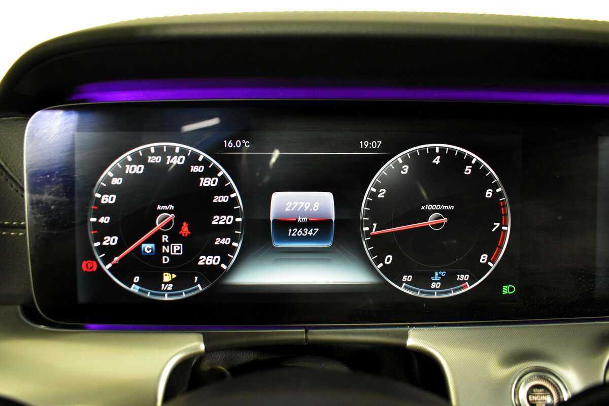 Б/У Мерседес-Бенц Е-Класс 2017 года. Фото: #6