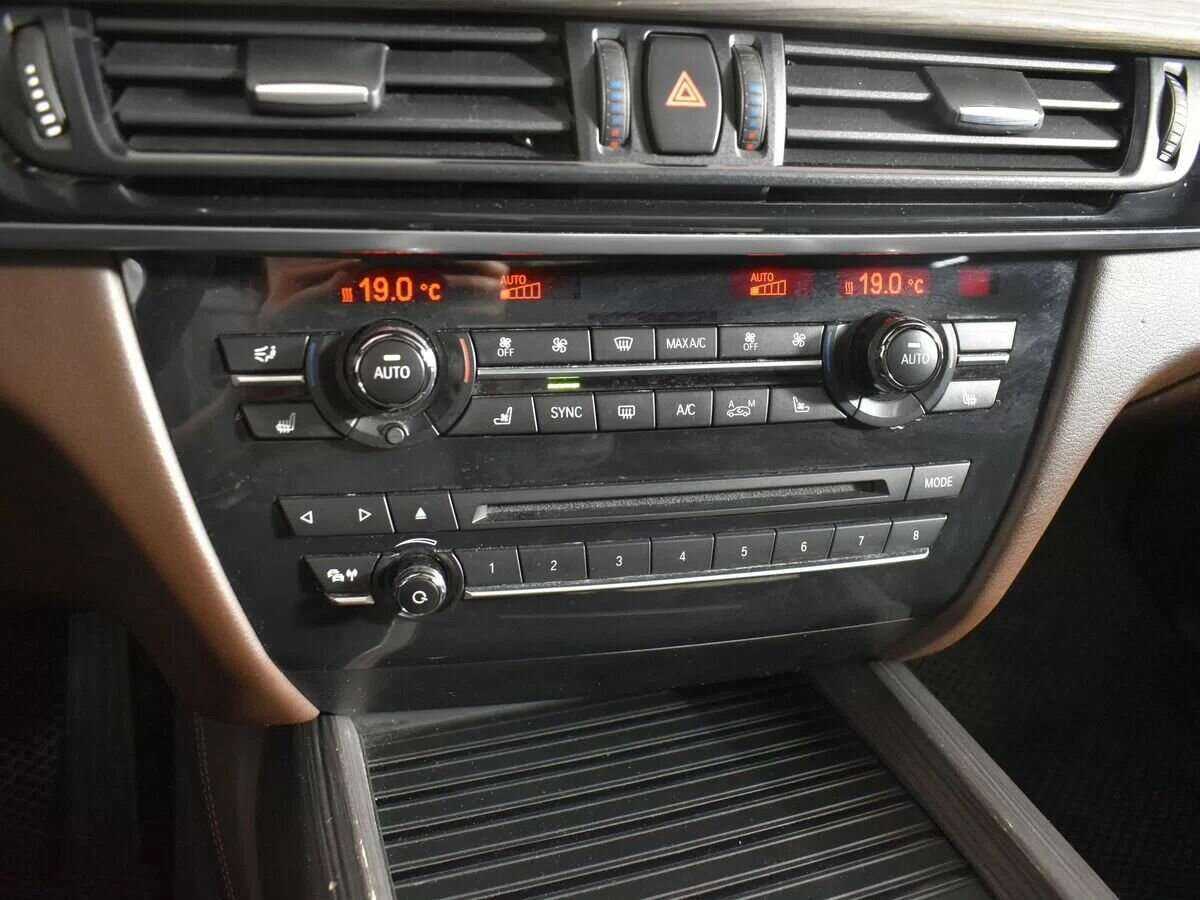 Б/У БМВ Икс5 2015 года. Фото: #26