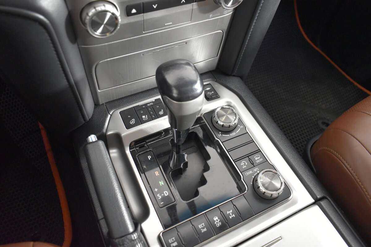 Б/У Тойота Лэнд Крузер 2016 года. Фото: #18