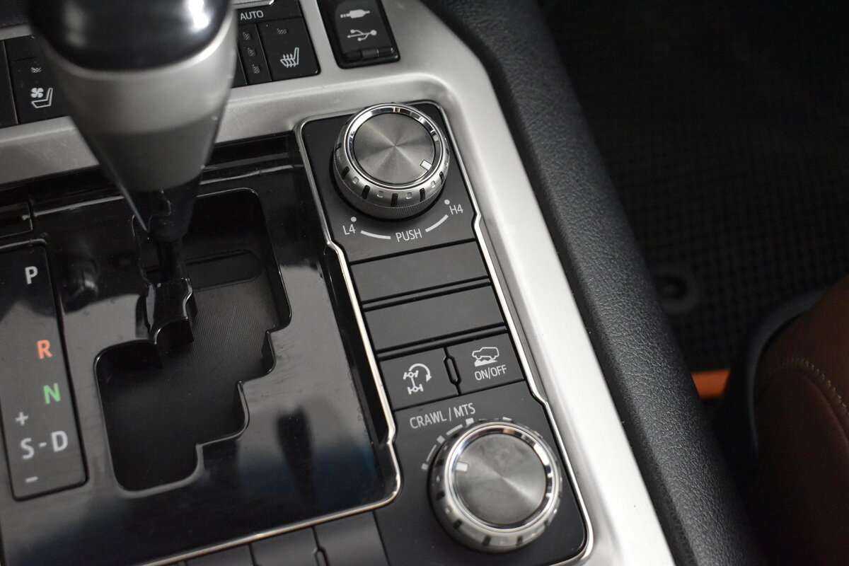 Б/У Тойота Лэнд Крузер 2016 года. Фото: #20