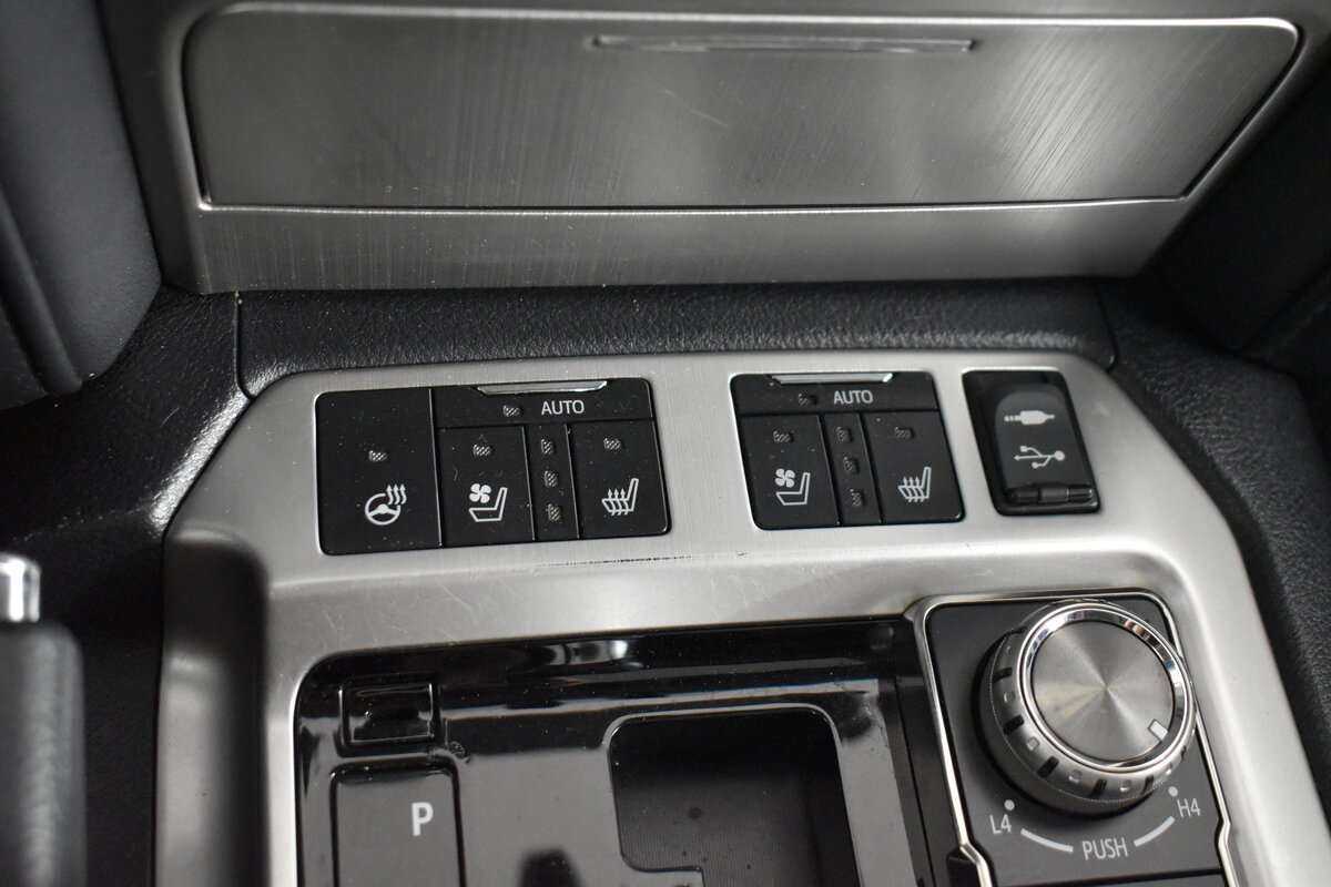 Б/У Тойота Лэнд Крузер 2016 года. Фото: #21