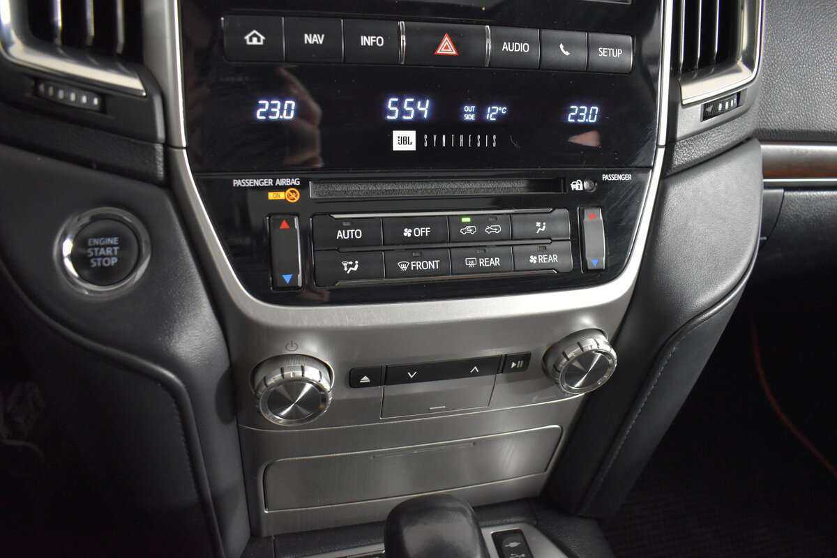 Б/У Тойота Лэнд Крузер 2016 года. Фото: #22