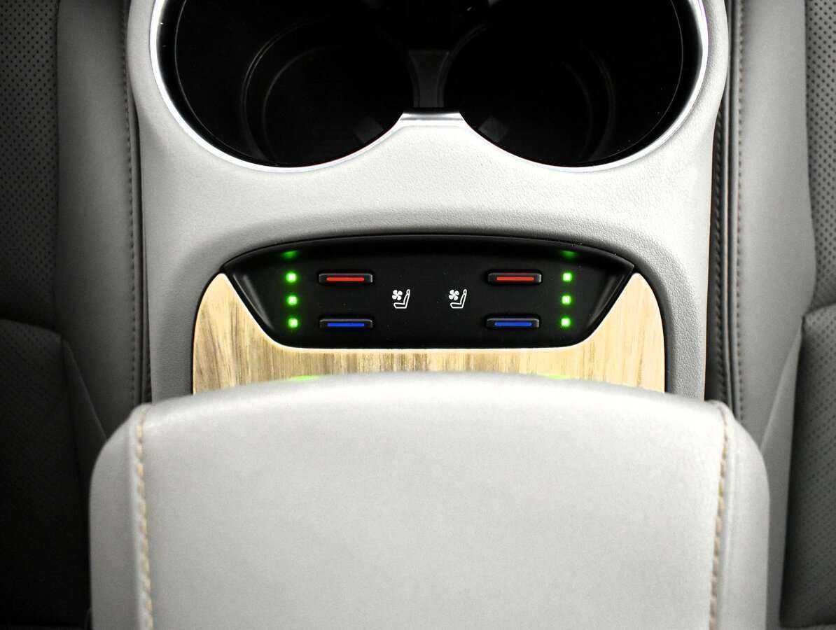 Б/У Тойота Венза 2021 года. Фото: #13