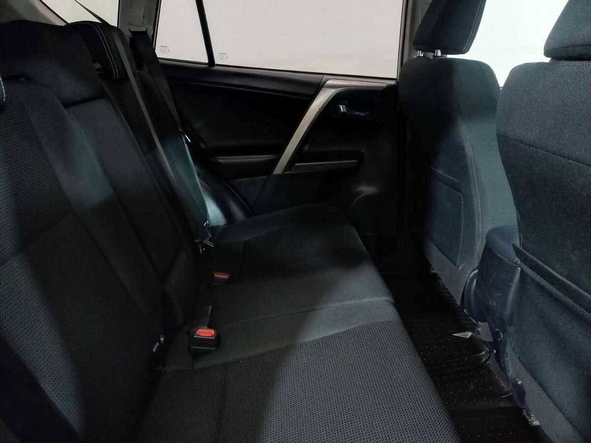 Б/У Тойота Рав4 2018 года. Фото: #10