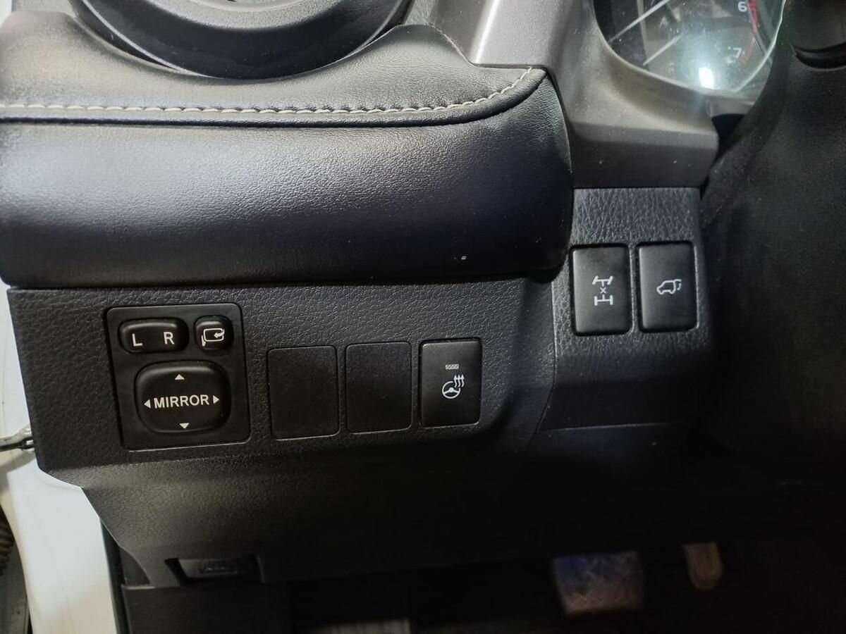 Б/У Тойота Рав4 2018 года. Фото: #12