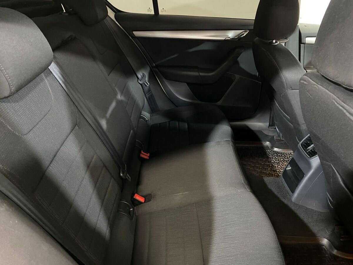 Б/У Шкода Октавия 2013 года. Фото: #9